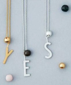 Design Letters Ball Anhanger Gold